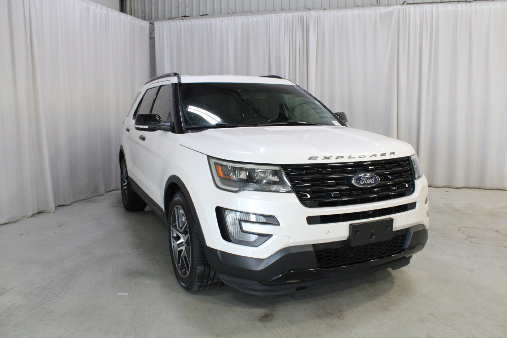 Used 2017 Ford Explorer Sport w/ Equipment Group 401A AWD/4WD image 39