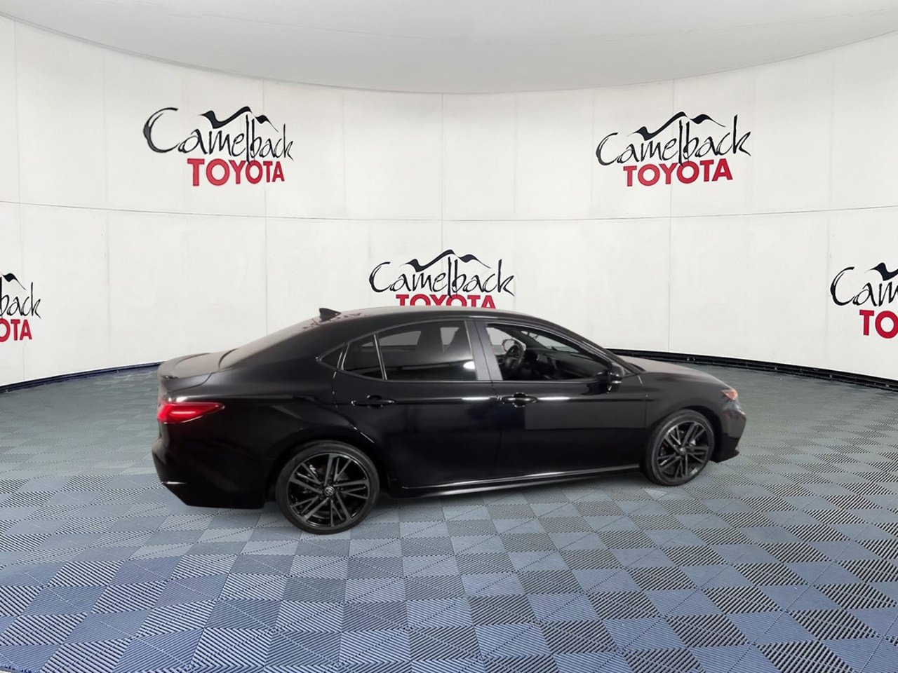 Used 2025 Toyota Camry XSE FWD image 3