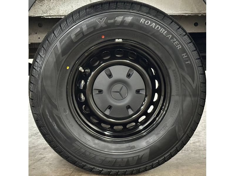 Used 2024 Mercedes-Benz Sprinter 2500 image 12