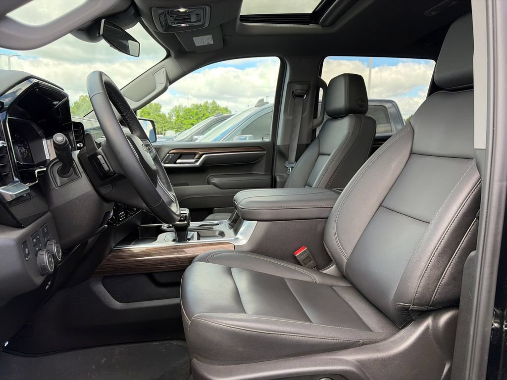 Used 2025 Chevrolet Silverado 1500 LT Trail Boss w/ Convenience Package II AWD/4WD image 12