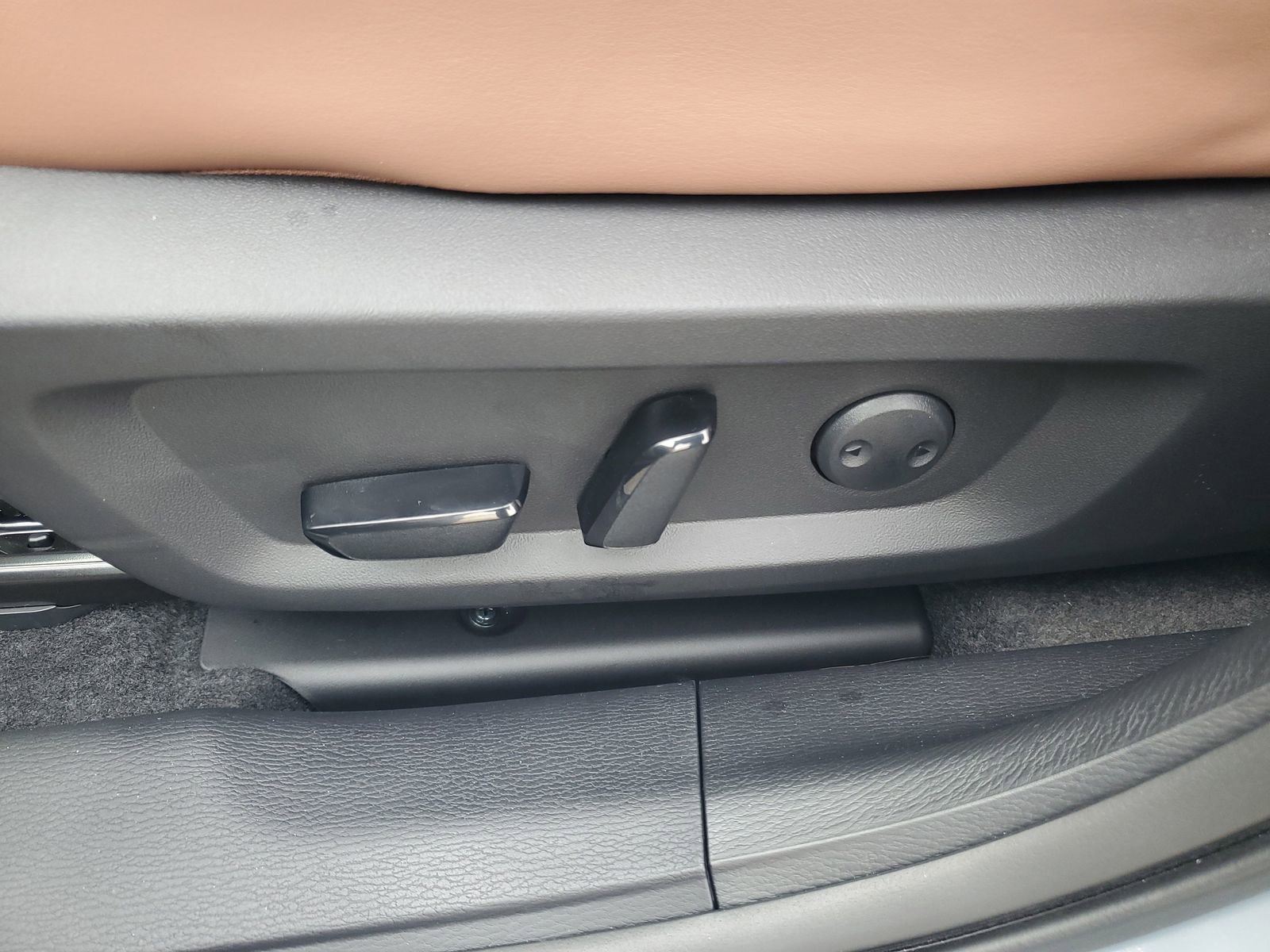 New 2026 Mitsubishi Outlander SEL image 7