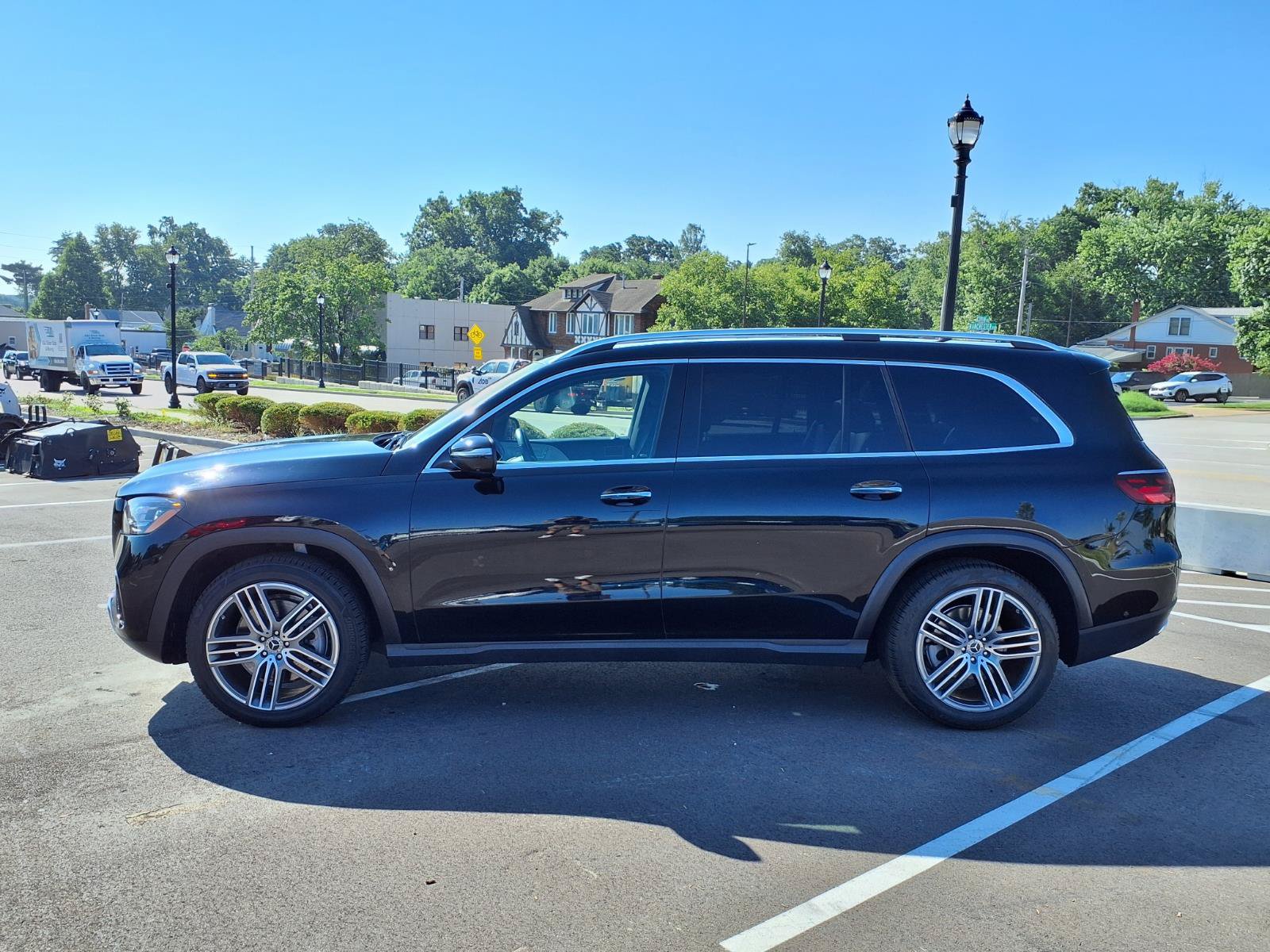Used 2025 Mercedes-Benz GLS 450 4MATIC image 32