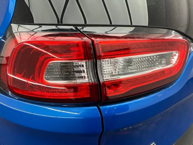 Used 2017 Jeep Cherokee Trailhawk AWD/4WD image 28