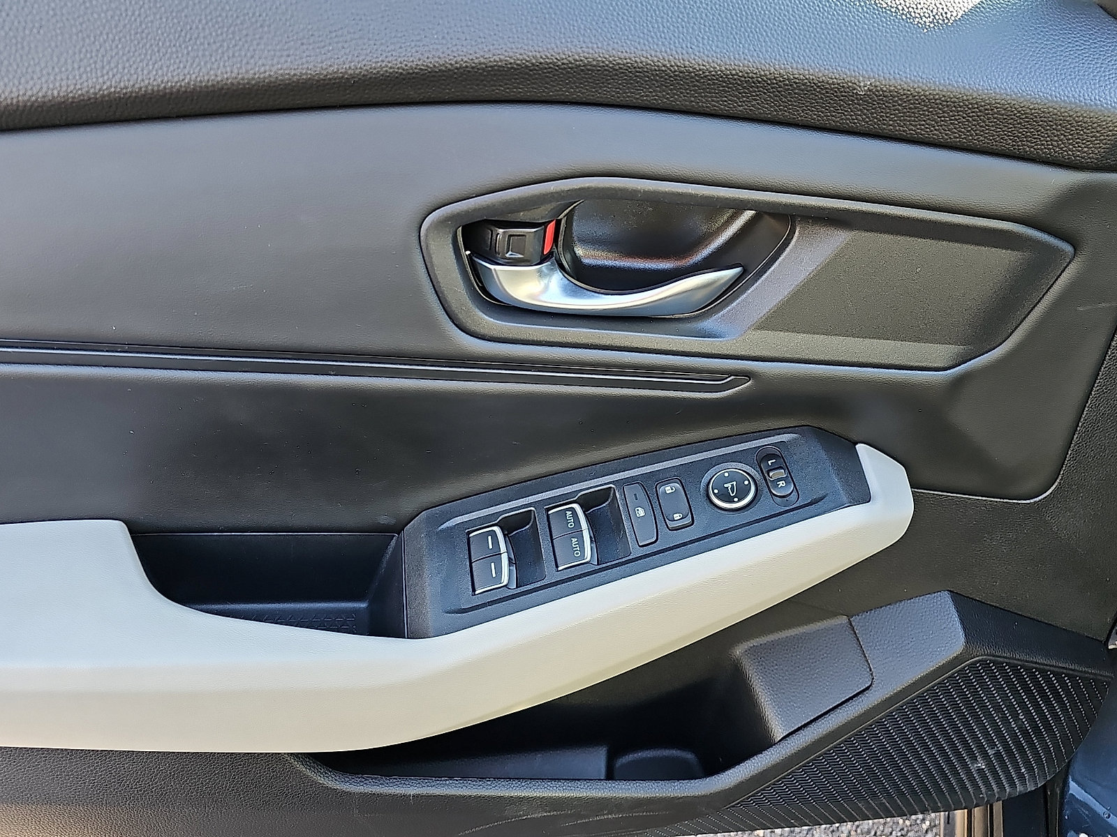 Used 2023 Honda Accord EX image 12