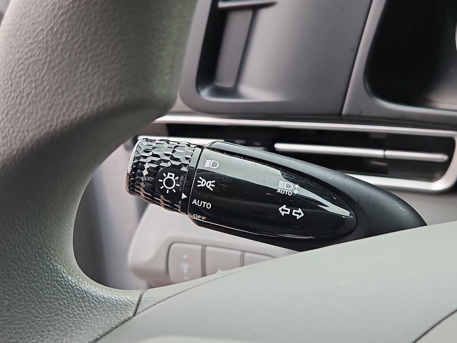 Certified 2023 Hyundai Elantra SEL w/ Preferred Accessory Package image 26