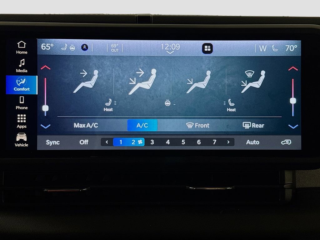 Used 2025 Jeep Wrangler Sahara image 16