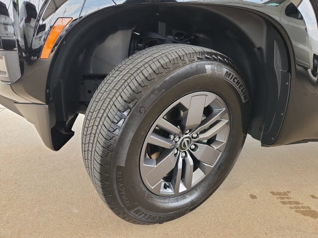 Certified 2025 Nissan Frontier SV RWD image 31
