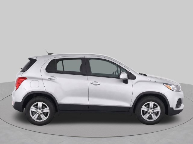 Used 2021 Chevrolet Trax LS w/ Tint and Cruise Package AWD/4WD image 11