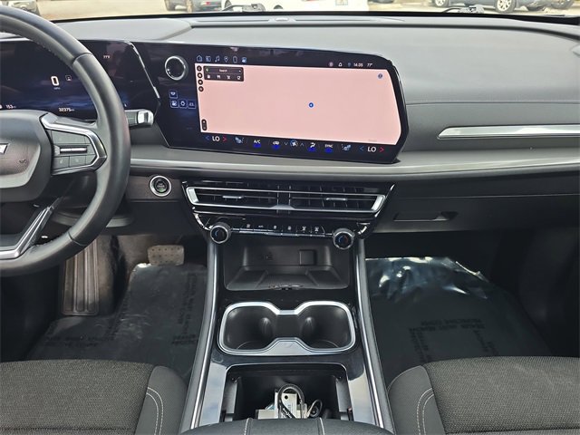 Used 2024 Chevrolet Traverse LT image 11