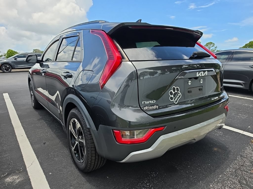 Certified 2023 Kia Niro EX FWD image 12