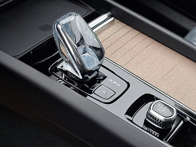 New 2026 Volvo XC60 B5 Plus w/ Protection Package Premier AWD/4WD image 7
