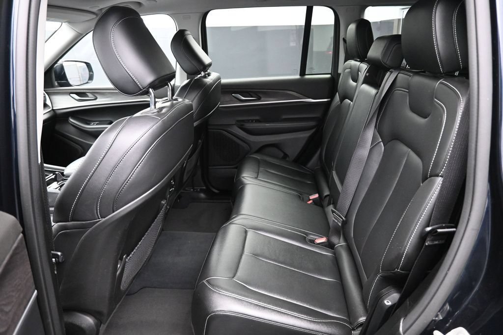 Used 2023 Jeep Grand Cherokee Limited AWD/4WD image 12