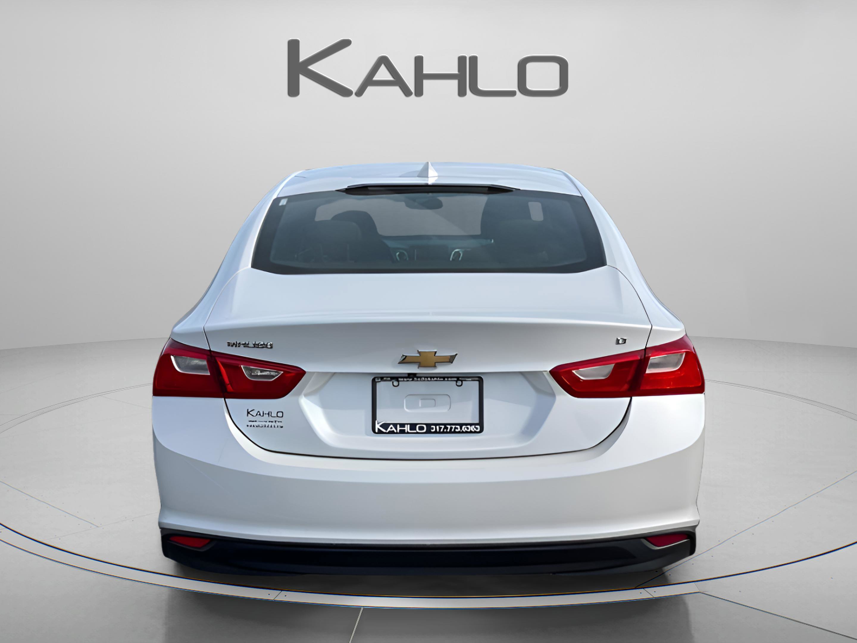 Used 2017 Chevrolet Malibu LT FWD image 3