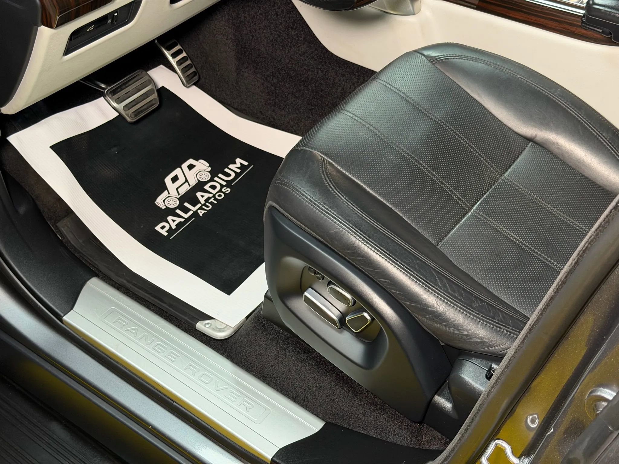 Used 2014 Land Rover Range Rover Supercharged image 38