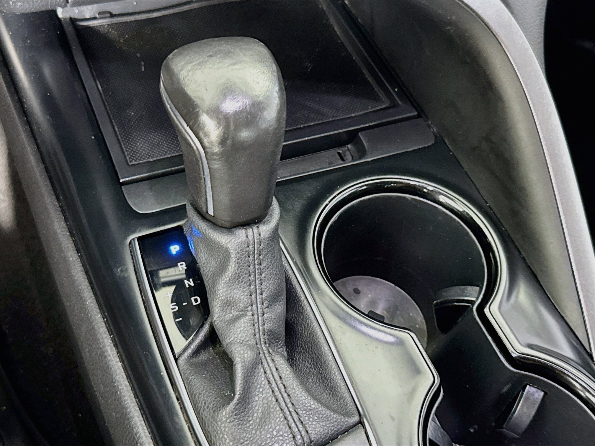 Used 2020 Toyota Camry SE FWD image 18