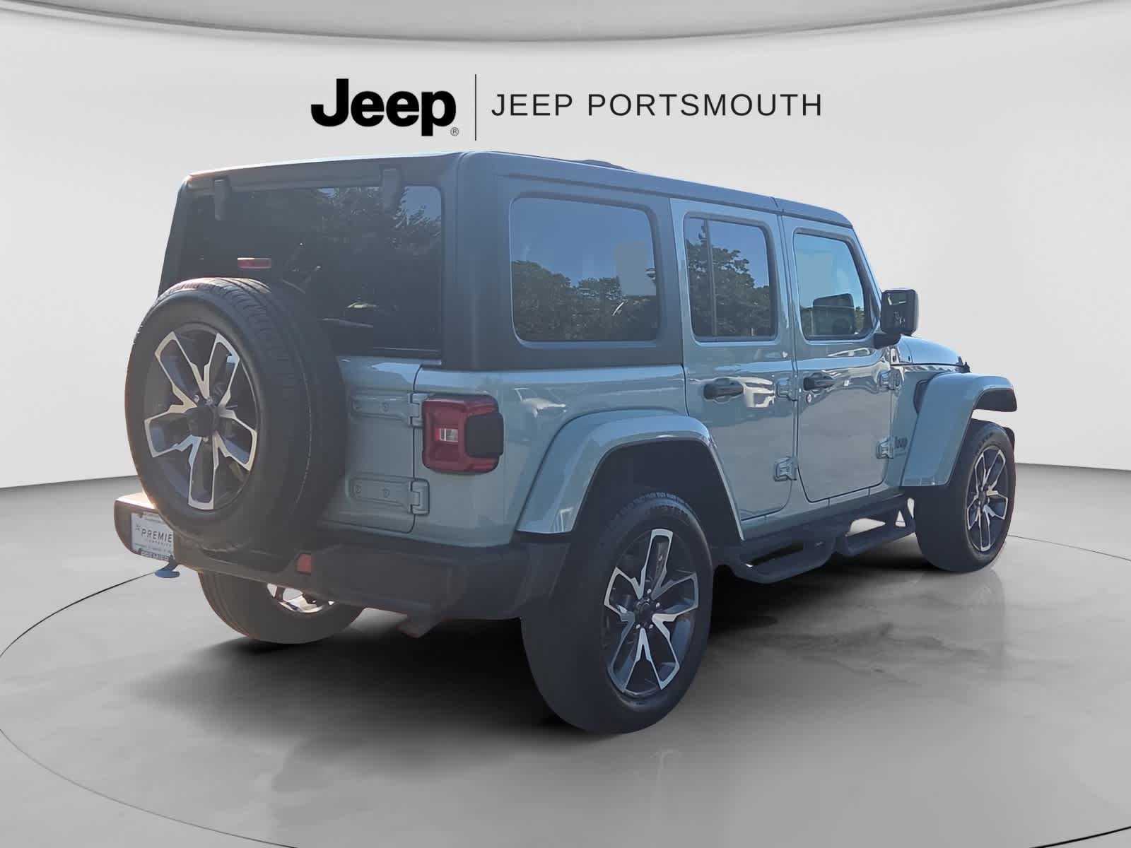 Used 2024 Jeep Wrangler Unlimited w/ Convenience Group AWD/4WD image 7