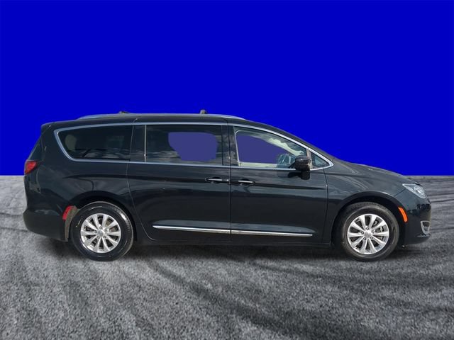 Used 2019 Chrysler Pacifica Touring-L FWD image 3