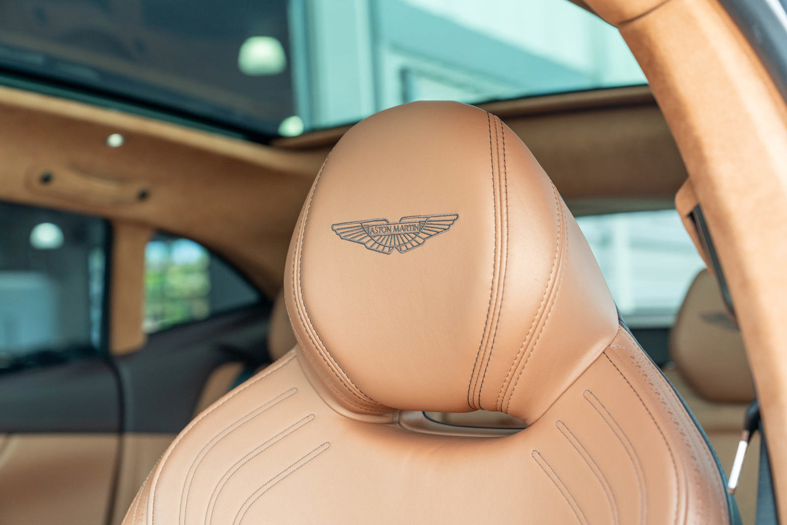 Used 2021 Aston Martin DBX image 5