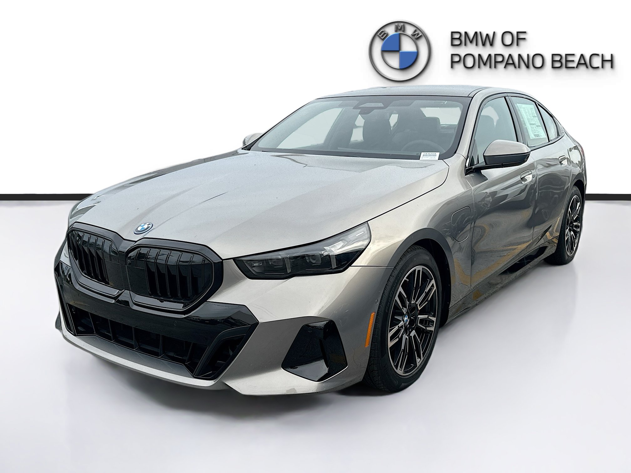 New 2026 BMW 550e xDrive w/ Executive Package AWD/4WD image 3