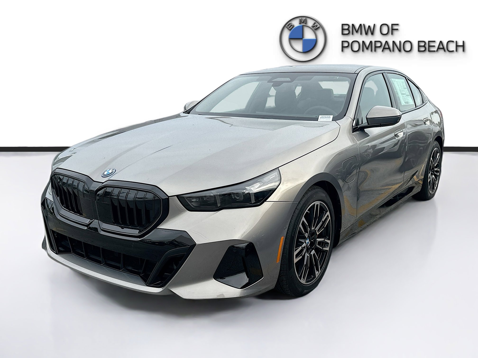New 2026 BMW 550e xDrive w/ Executive Package AWD/4WD image 3