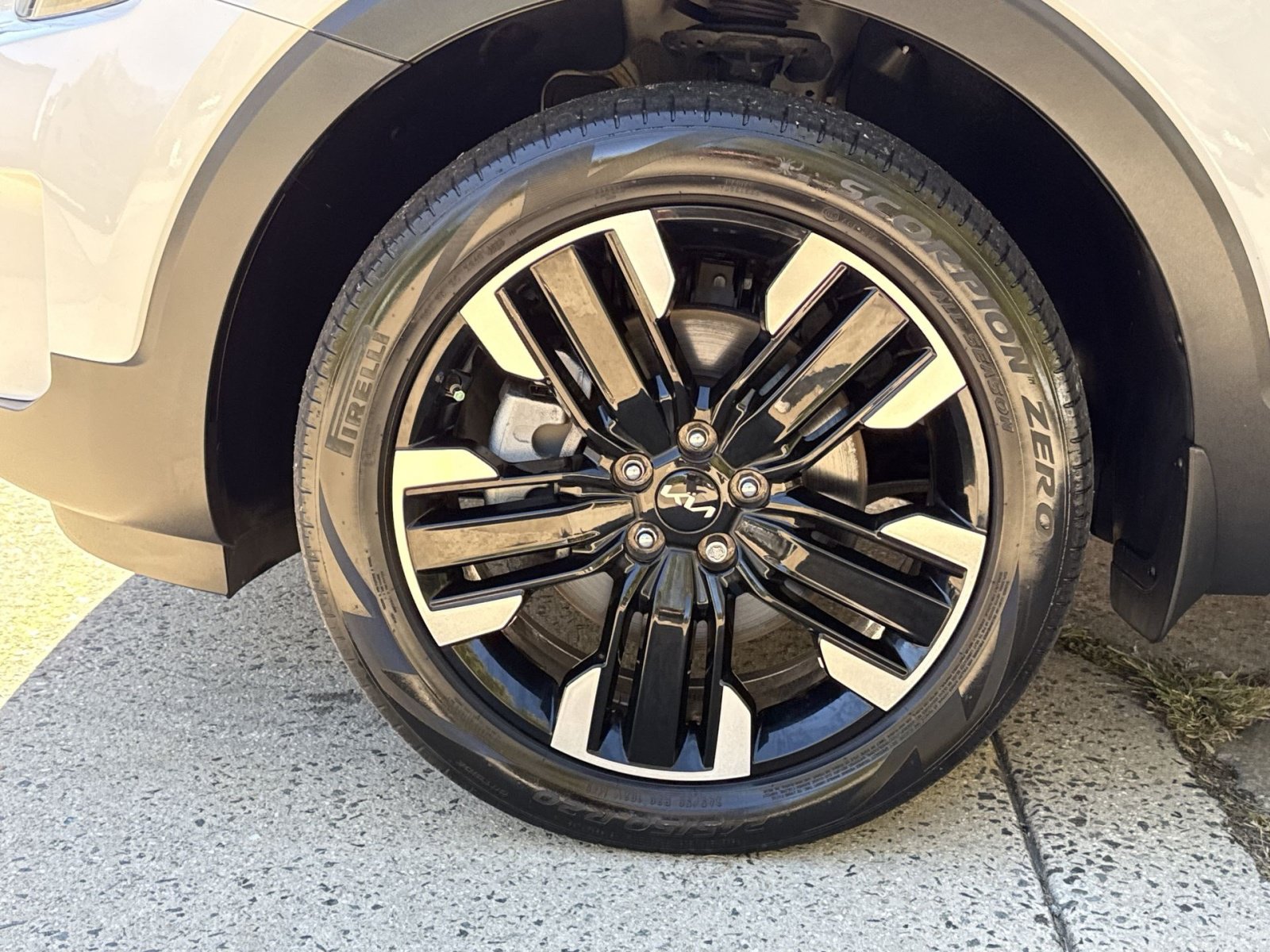 Used 2024 Kia Telluride SX w/ Towing Package FWD image 13