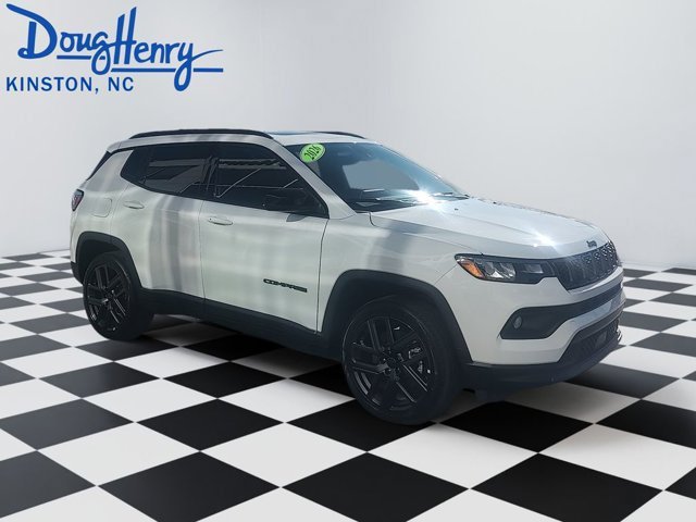 New 2026 Jeep Compass Latitude w/ Sun and Sound Group AWD/4WD image 7