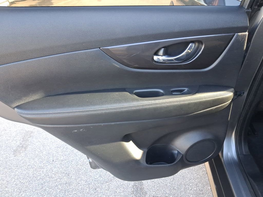 Used 2020 Nissan Rogue SV FWD image 11