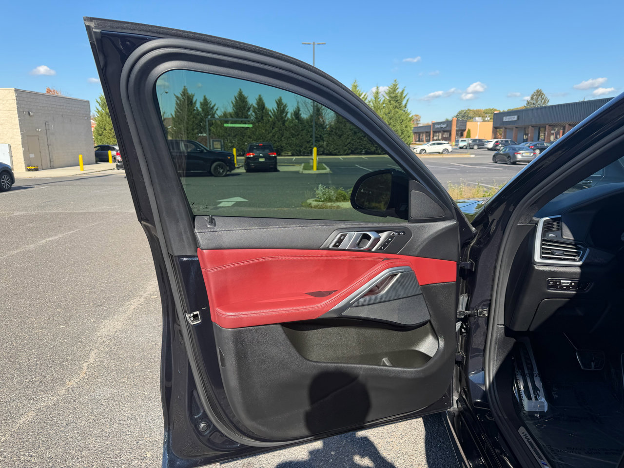 Used 2021 BMW X6 xDrive40i w/ Premium Essential Package image 9