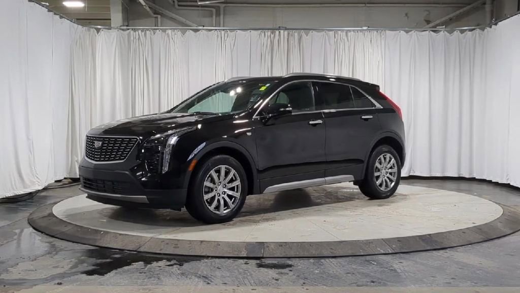 Used 2023 Cadillac XT4 Premium Luxury w/ Cold Weather Package image 5