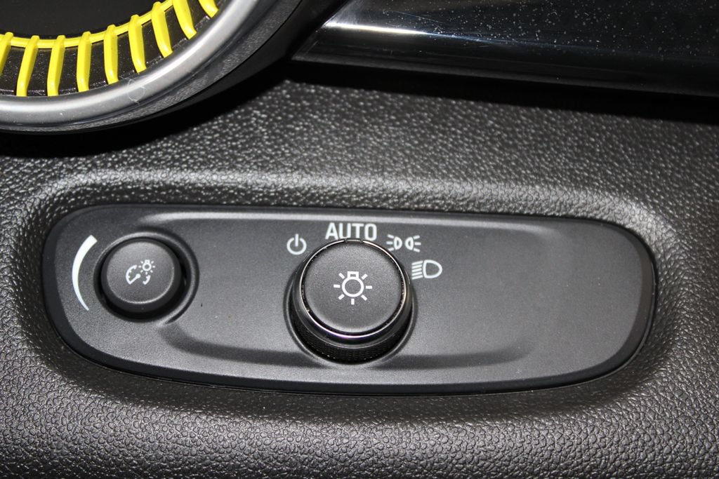 Used 2024 Chevrolet Trax ACTIV w/ Sunroof Package FWD image 42