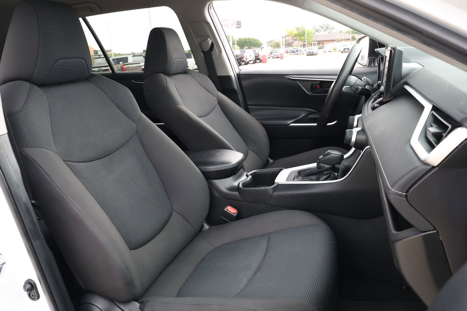Used 2022 Toyota RAV4 LE FWD image 29