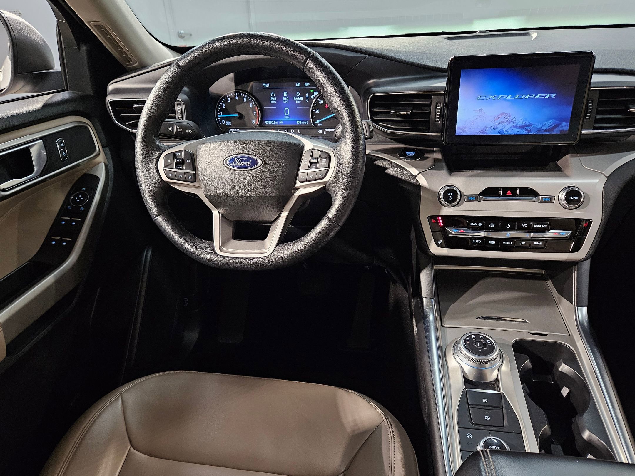 Used 2023 Ford Explorer XLT w/ Equipment Group 202A image 9