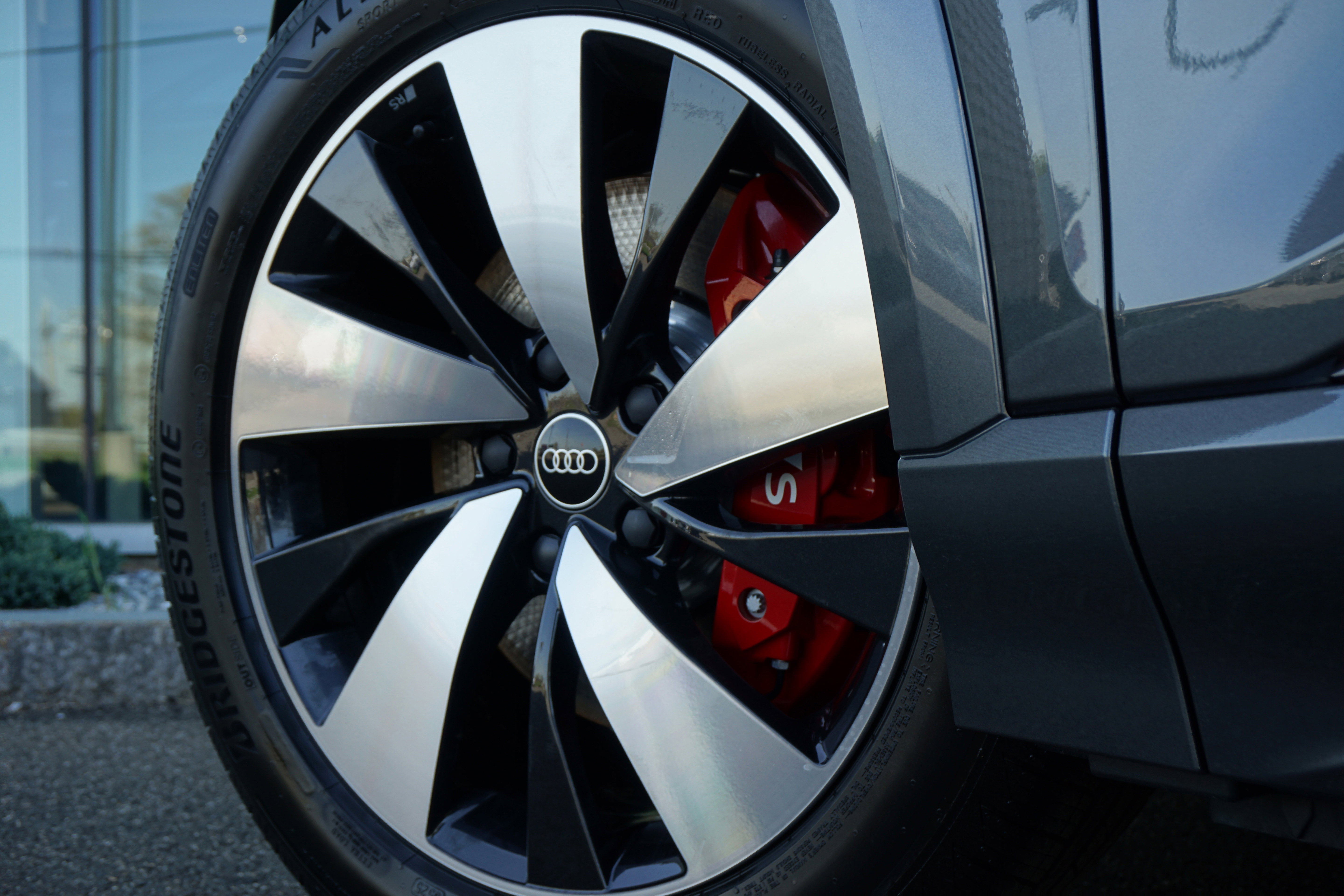 New 2025 Audi SQ6 e-tron Premium Plus image 8