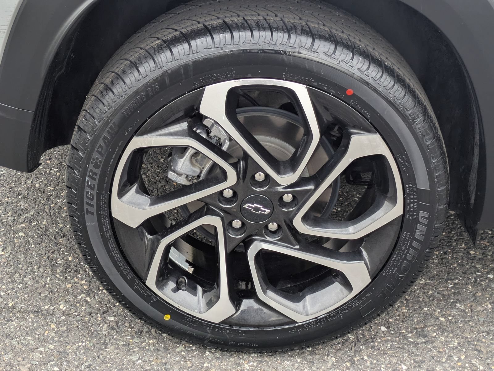 Used 2024 Chevrolet Trax RS w/ Sunroof Package FWD image 29