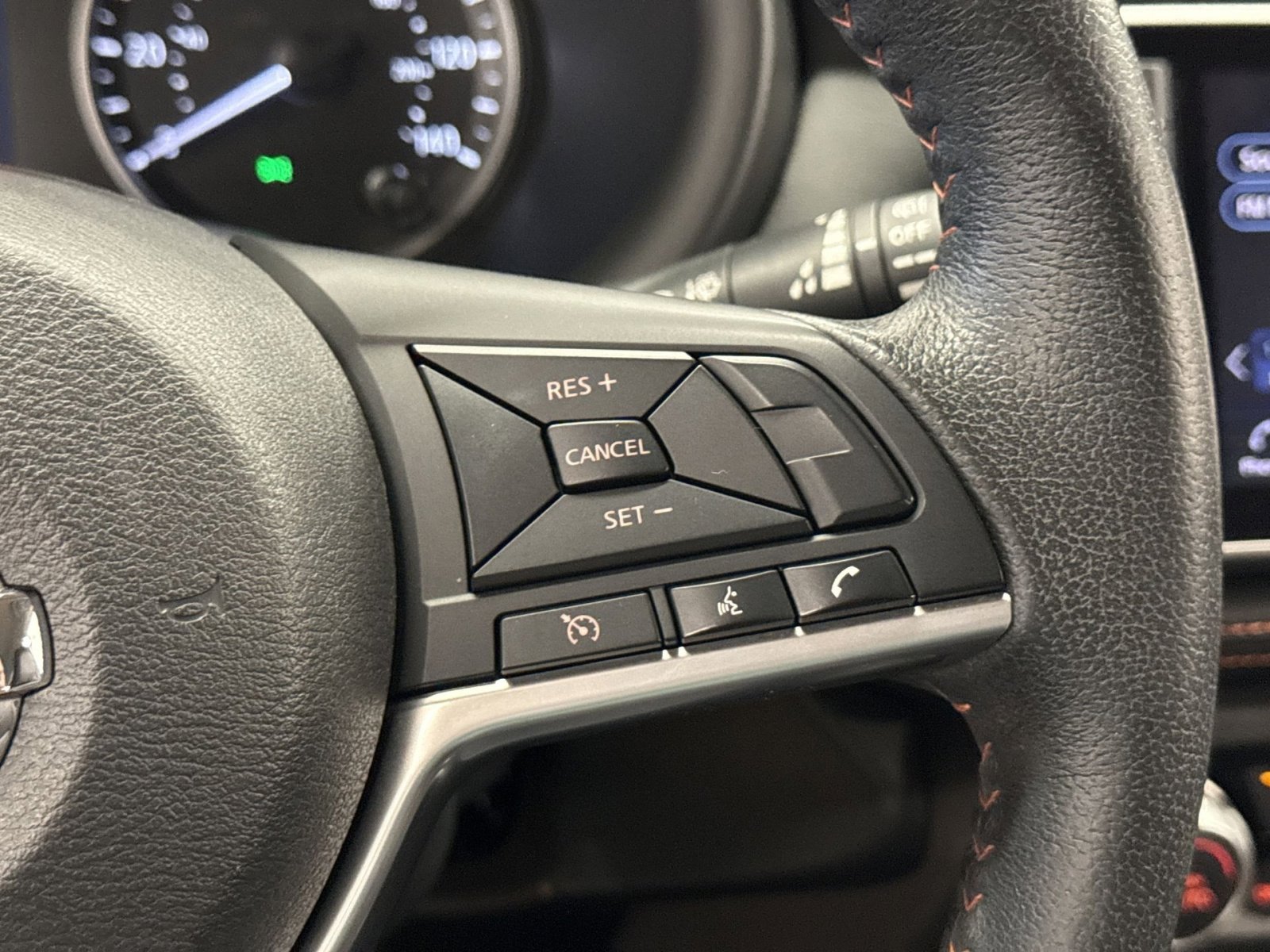 Used 2018 Nissan Kicks SR w/ Premium Package FWD image 37