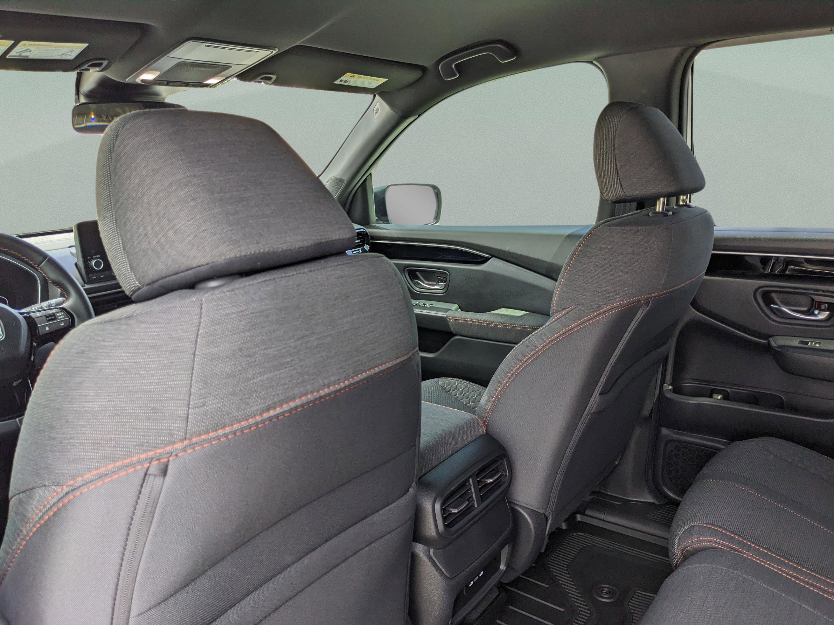 Used 2025 Honda Pilot Sport image 17