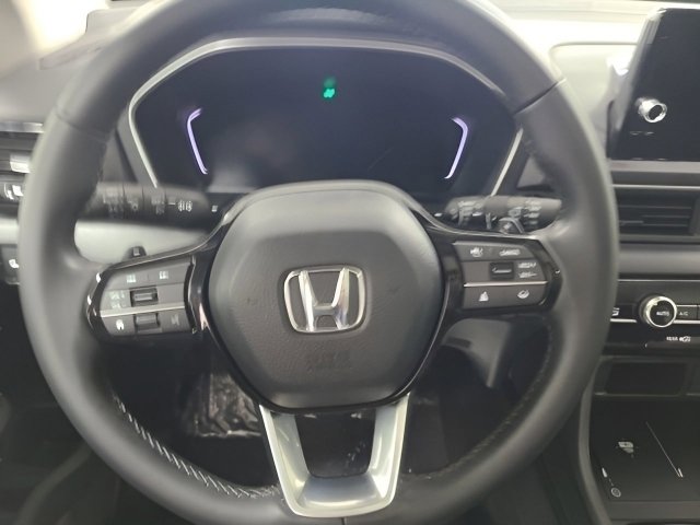 Used 2025 Honda Pilot Touring image 31