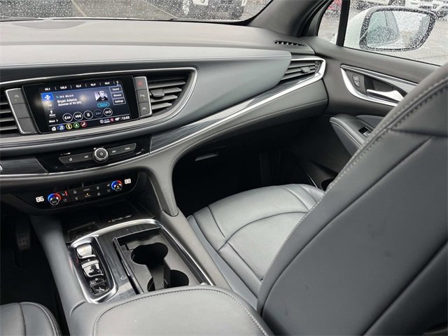 Used 2024 Buick Enclave Premium image 13