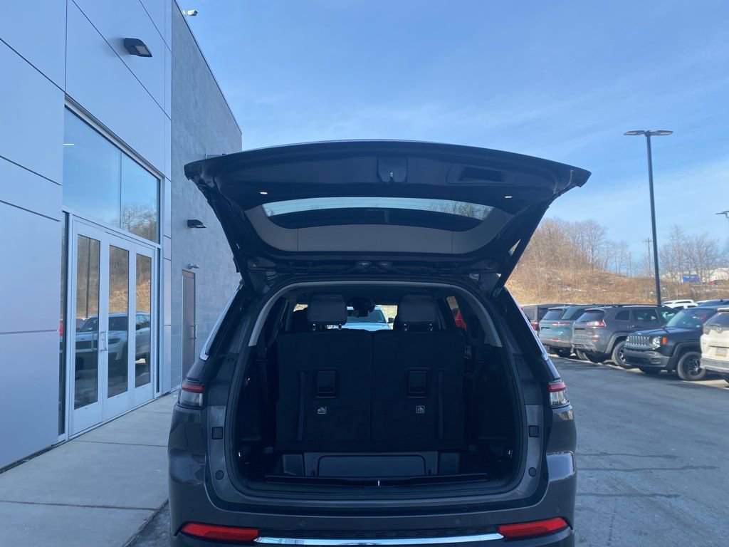 Certified 2023 Jeep Grand Cherokee L Limited w/ Luxury Tech Group II image 14