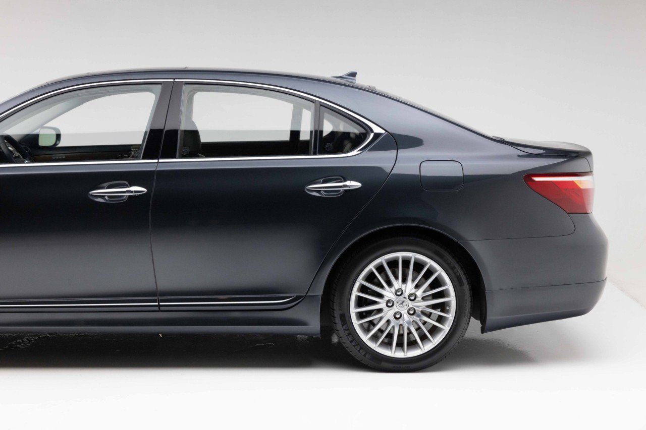Used 2011 Lexus LS 460 w/ Sport Pkg RWD image 21