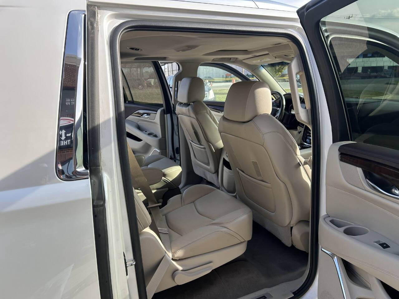 Used 2016 Cadillac Escalade ESV Luxury image 28