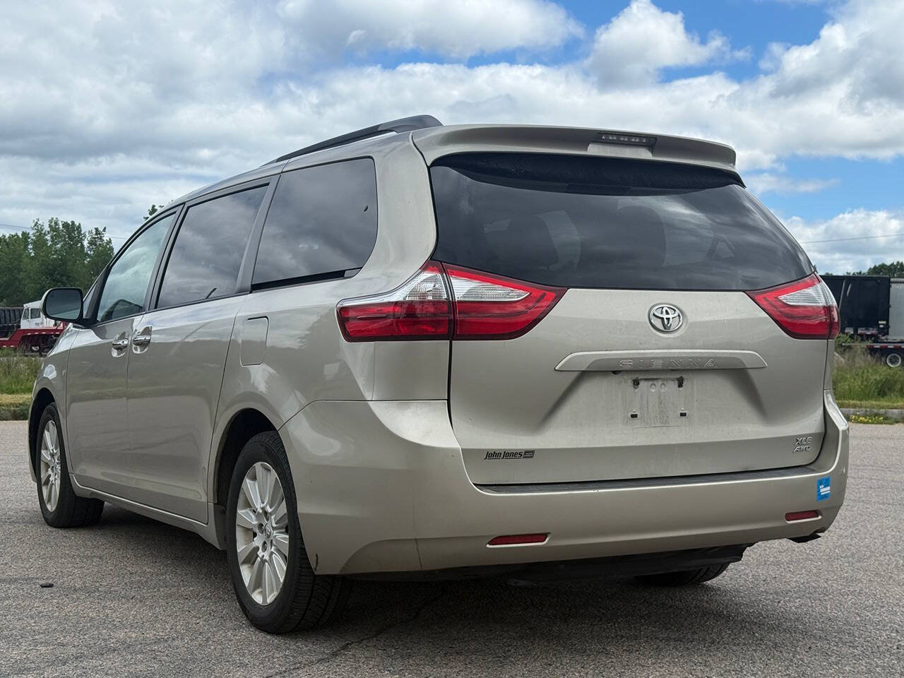 Used 2015 Toyota Sienna XLE AWD/4WD image 3