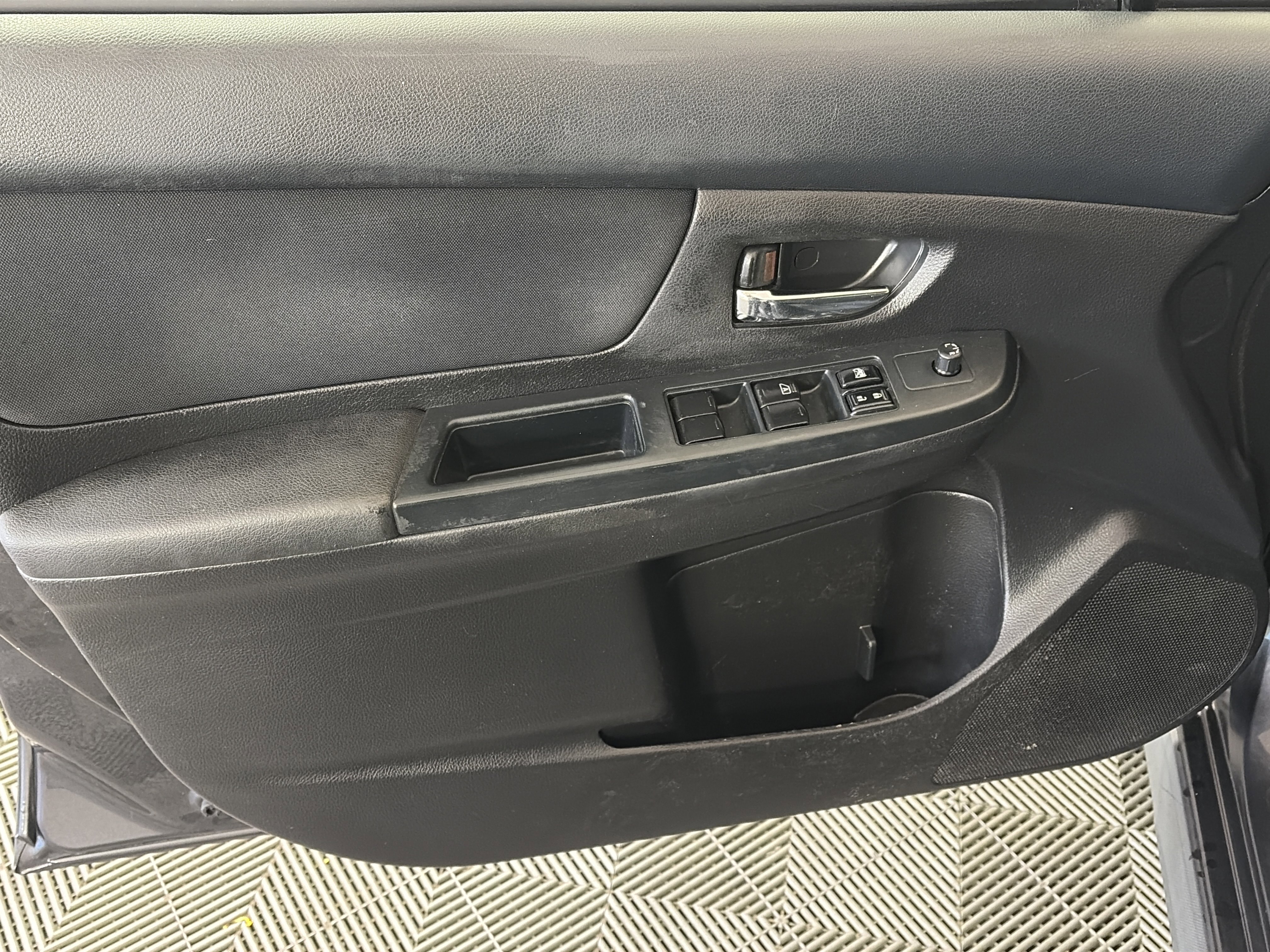 Used 2014 Subaru Crosstrek 2.0i Premium image 10