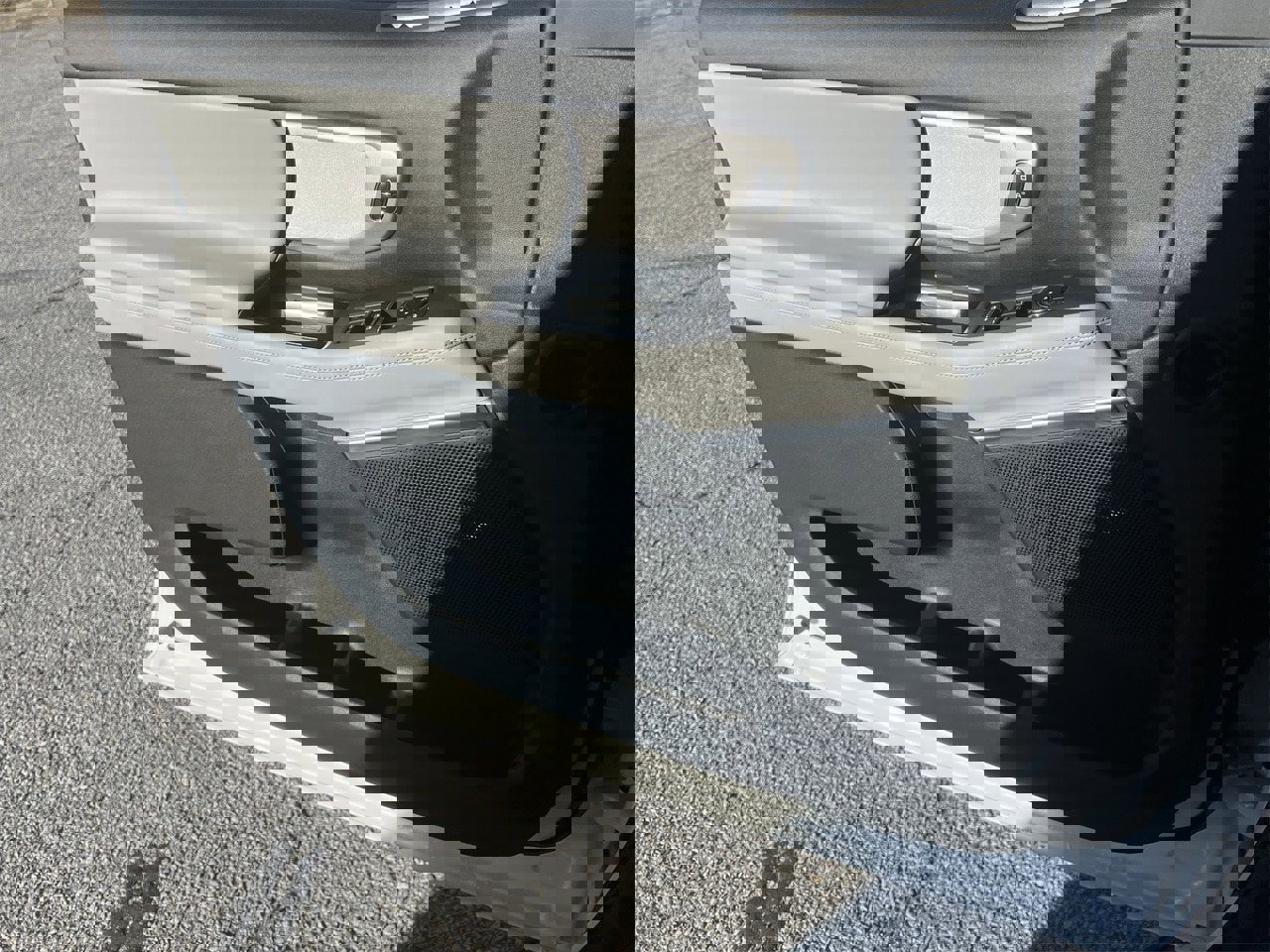 New 2026 Ford Expedition Active image 13