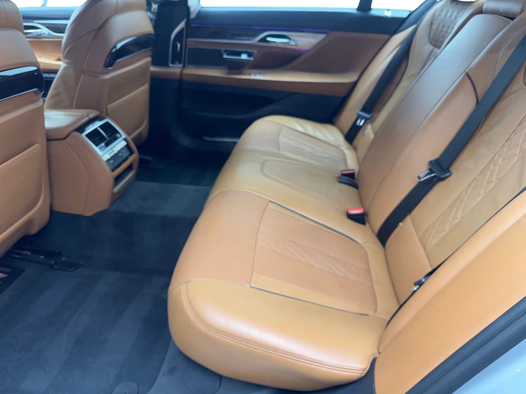 Used 2017 BMW 750i xDrive image 34