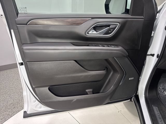 Used 2021 Chevrolet Tahoe Z71 w/ Luxury Package AWD/4WD image 14