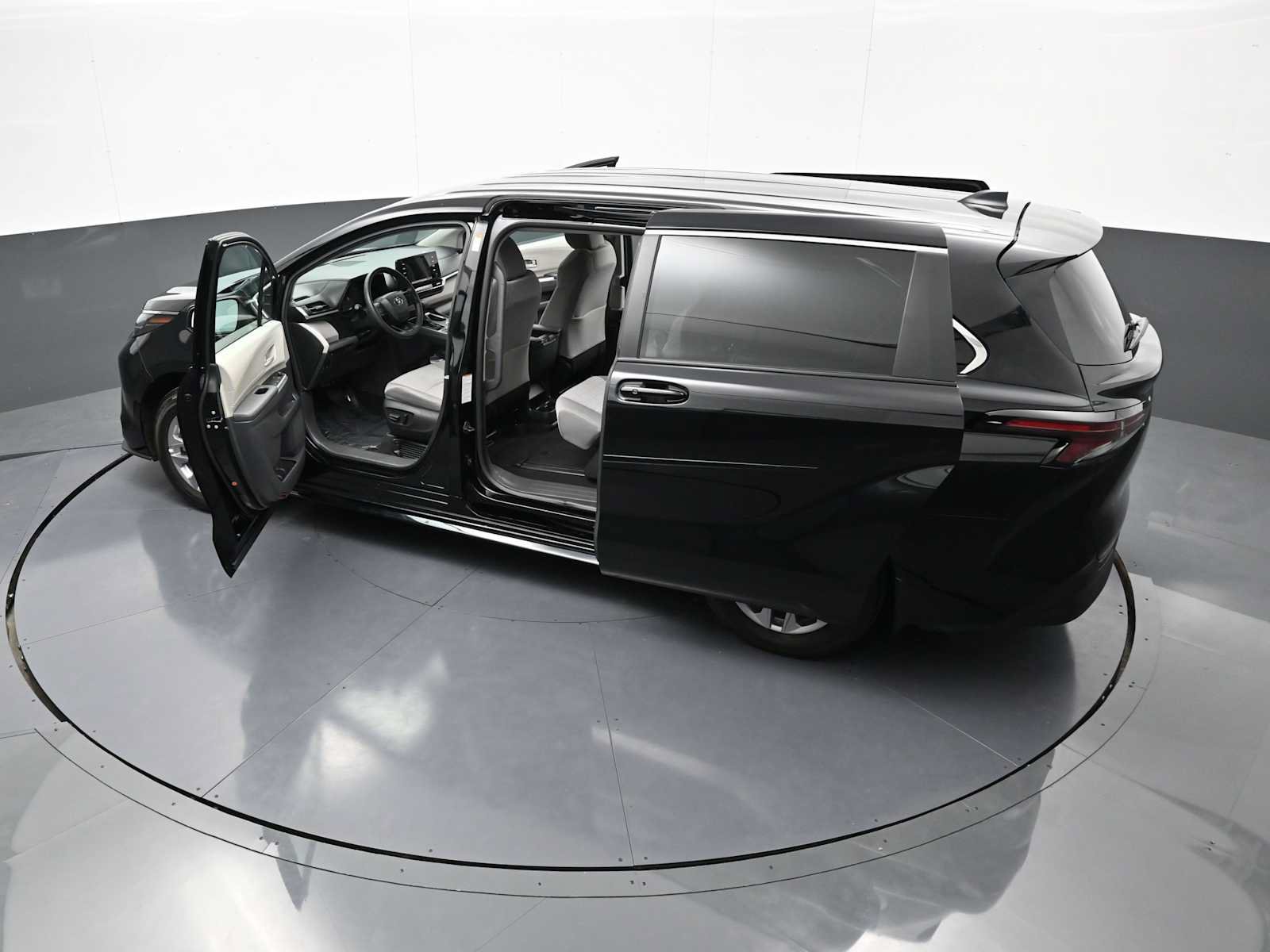 Used 2024 Toyota Sienna LE w/ Protection Package (TMS) AWD/4WD image 40