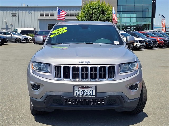 Used 2016 Jeep Grand Cherokee Laredo image 2
