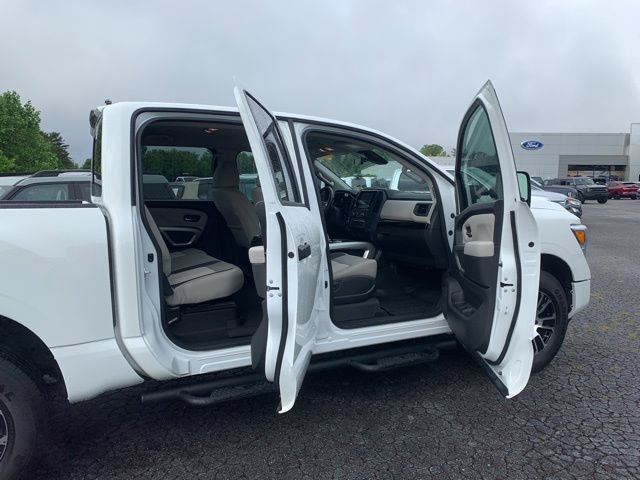 Used 2024 Nissan Titan SV w/ SV Convenience Package AWD/4WD image 11