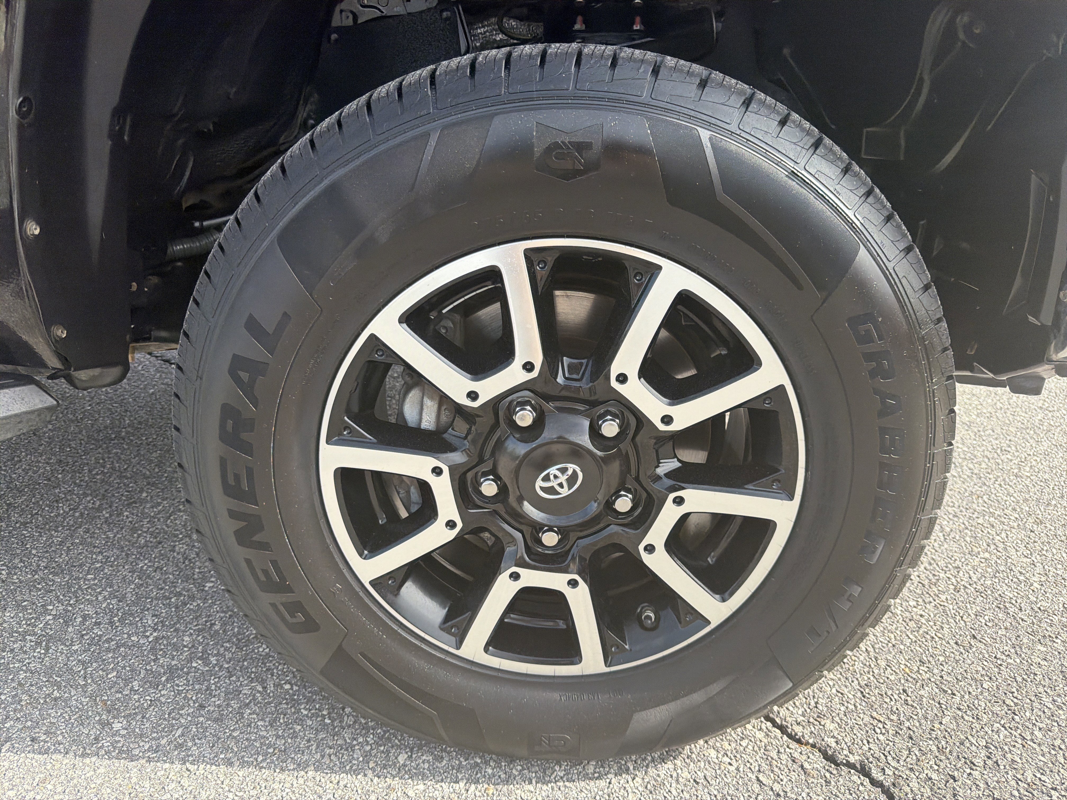 Used 2018 Toyota Tundra SR5 w/ TRD Off Road Package AWD/4WD image 21